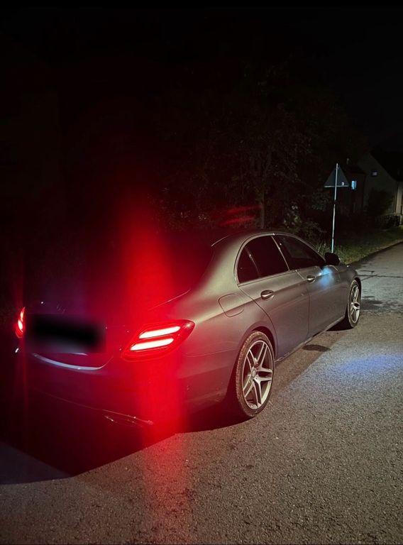 Image of Mercedes-Benz E 220