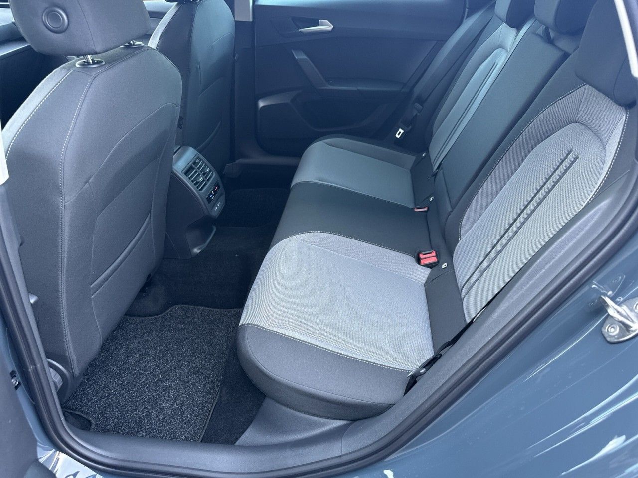 Fahrzeugabbildung SEAT Leon ST Road Edition 1.5 TSI 116 PS 6-Gang