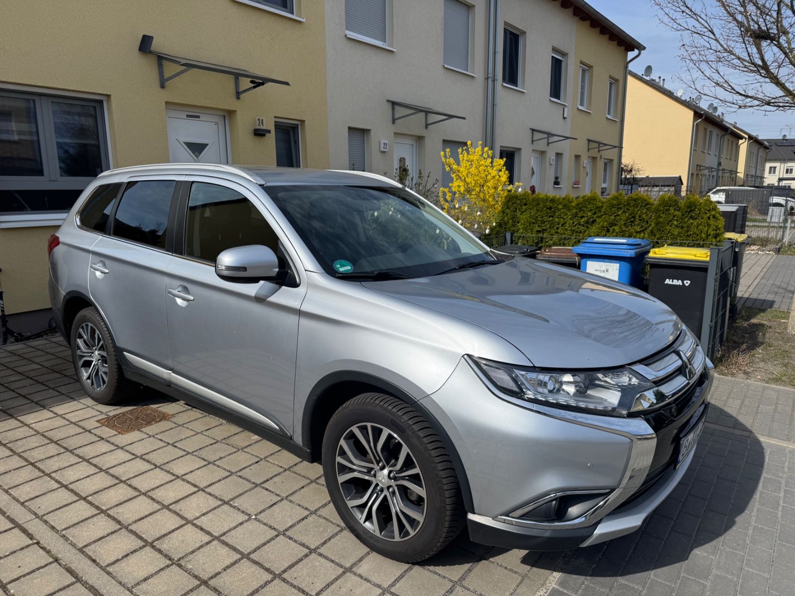 MITSUBISHI Outlander