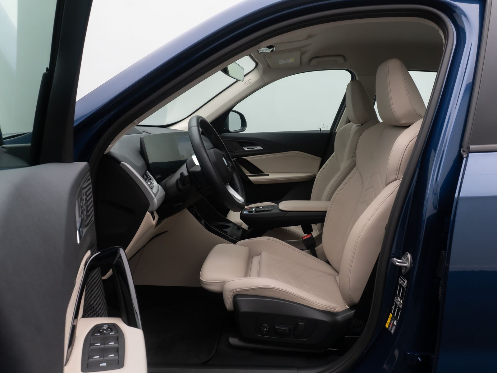 Fahrzeugabbildung BMW iX1 xD30 360&deg; HUD DAB Komfort AHK M Sport Leder