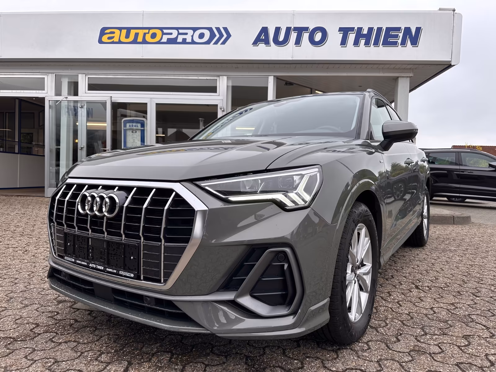 Audi Q3 35 TFSI S line S Tronic Navi/ACC/SHZG/LED/PDC