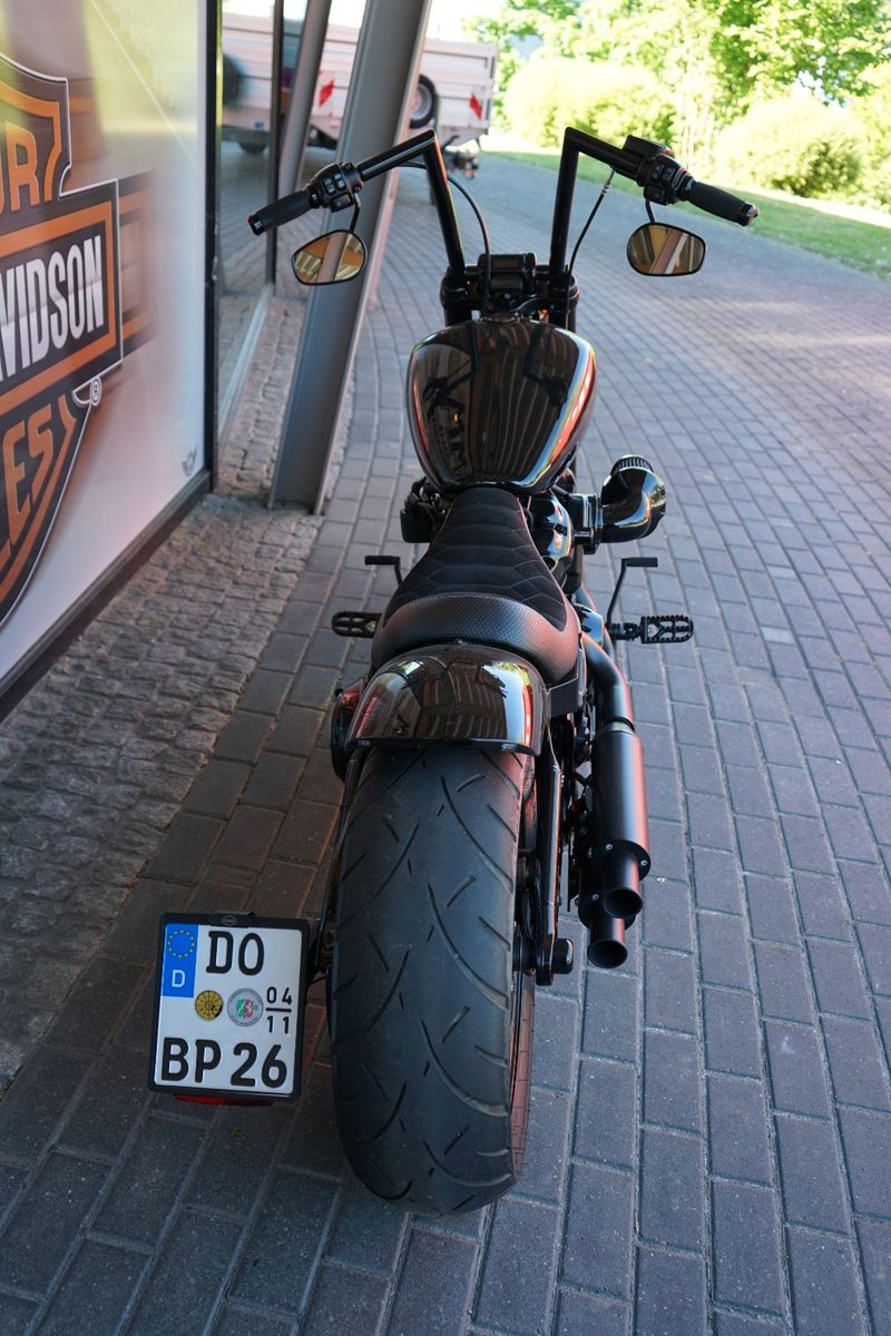 Fahrzeugabbildung Harley-Davidson Softail Custombike - Jekill - Big Spoke - LED