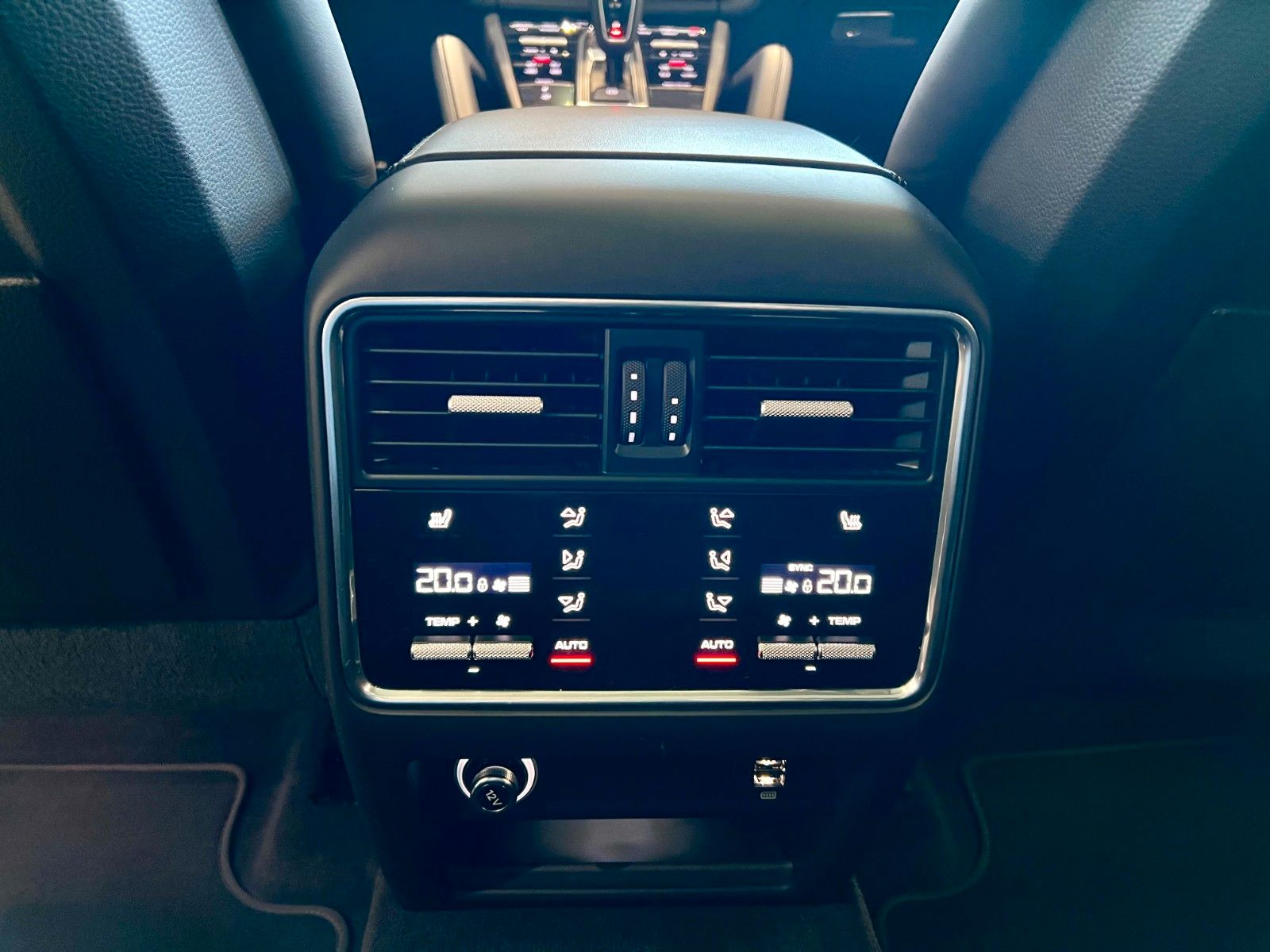 Fahrzeugabbildung Porsche Cayenne S Luftfederung/Panorama/HeadUP/Keyless