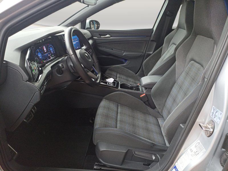 Fahrzeugabbildung Volkswagen Golf VIII  1.4 eHybrid DSG GTE