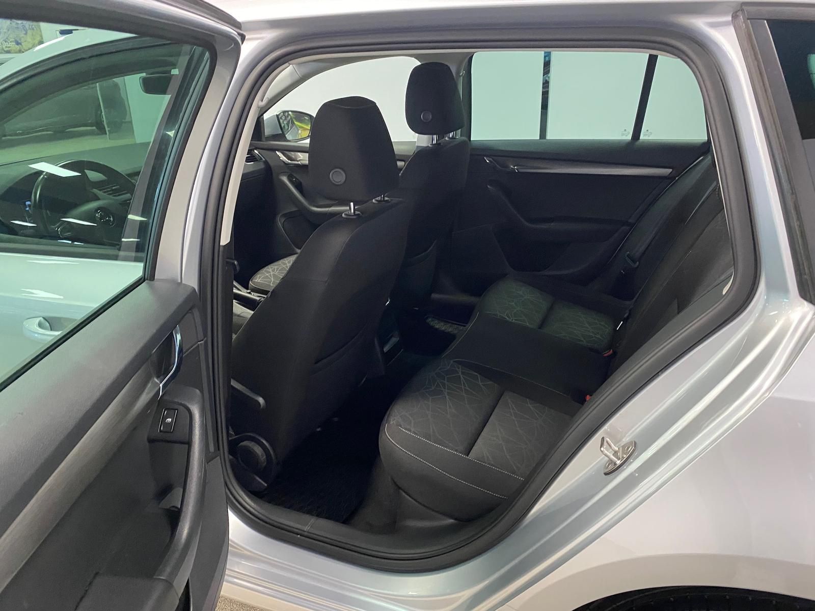Fahrzeugabbildung SKODA Octavia 1.0 TSI Clever APP+KLIMA+PDC+SITZHEIZ+An