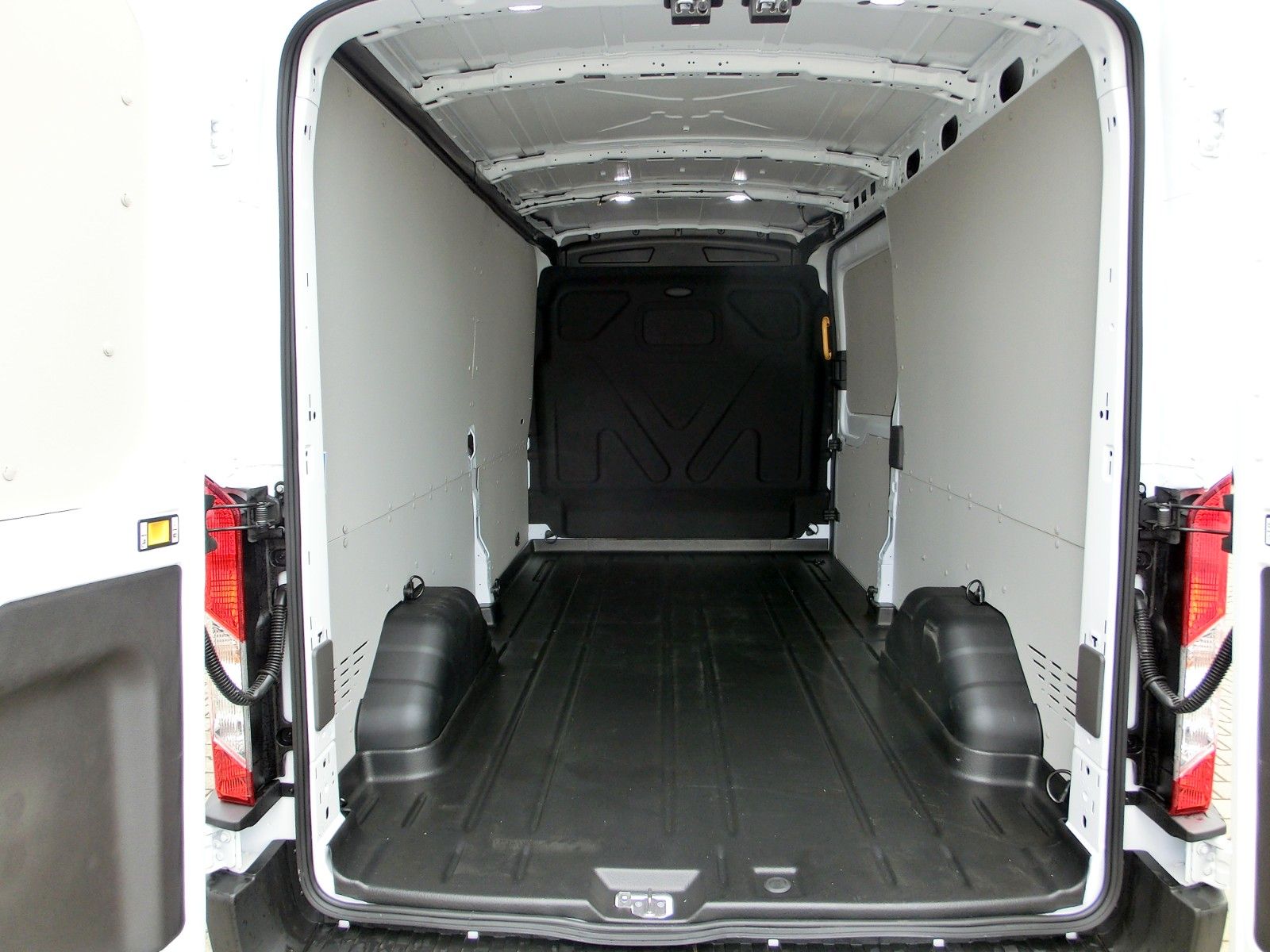 Fahrzeugabbildung Ford Transit Kasten 350 L3H2 Trend