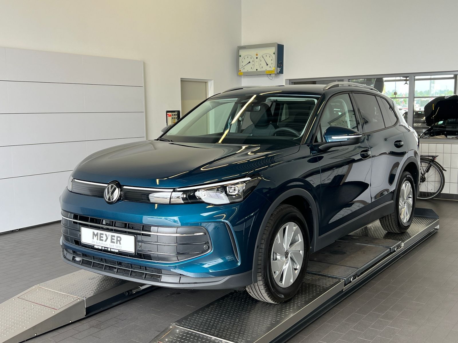 Fahrzeugabbildung Volkswagen Tiguan LIFE 1.5 eTSI DSG *AHK, LED Plus, Kamera,