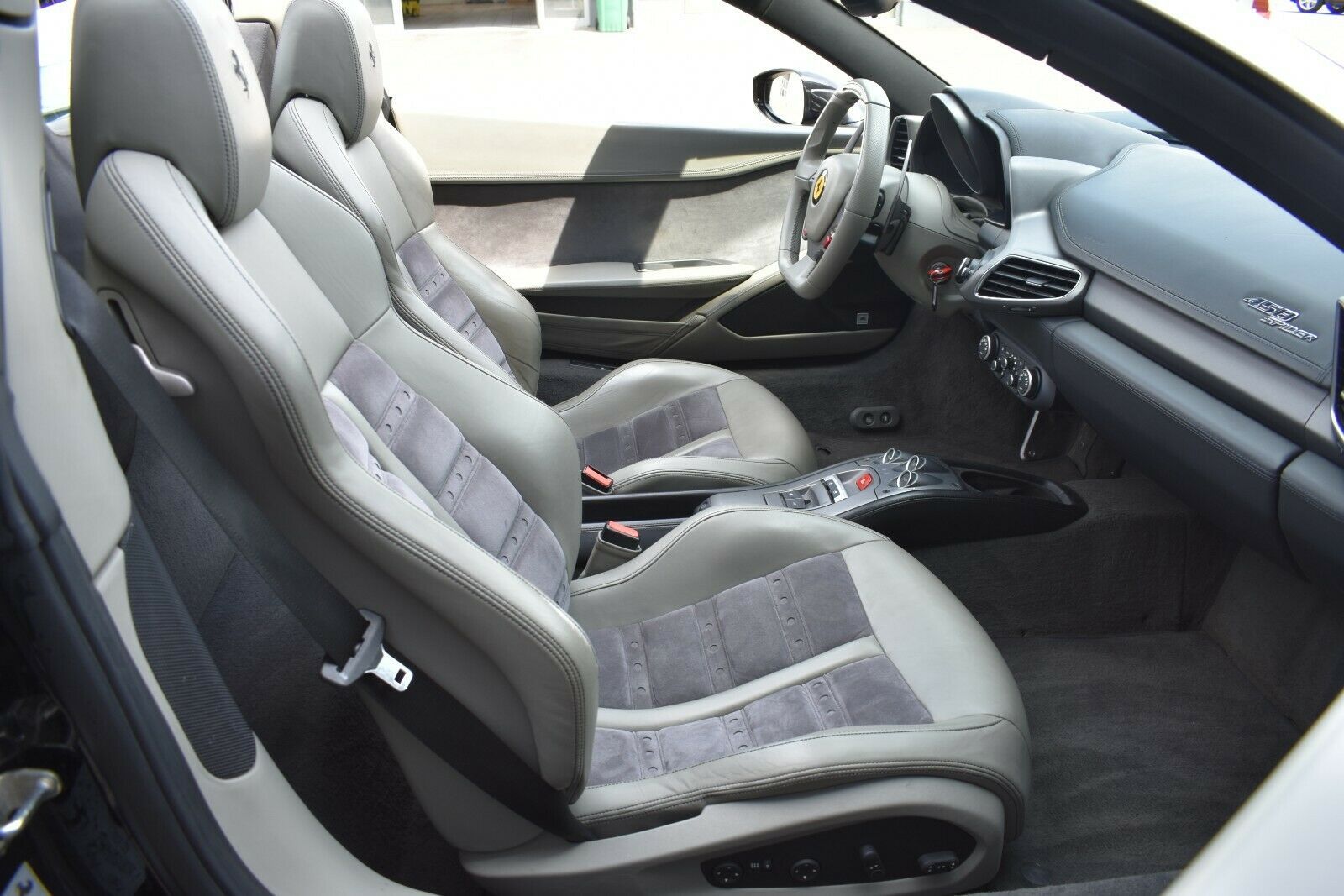 Fahrzeugabbildung Ferrari 458 Italia Spider*Lift*Cam*AFS*MIETKAUF