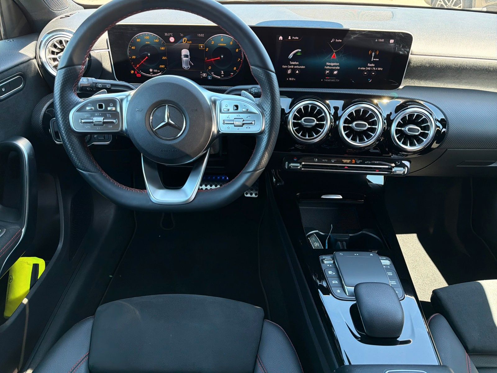 Fahrzeugabbildung Mercedes-Benz A 180 AMG Line, PARK-PAKET
