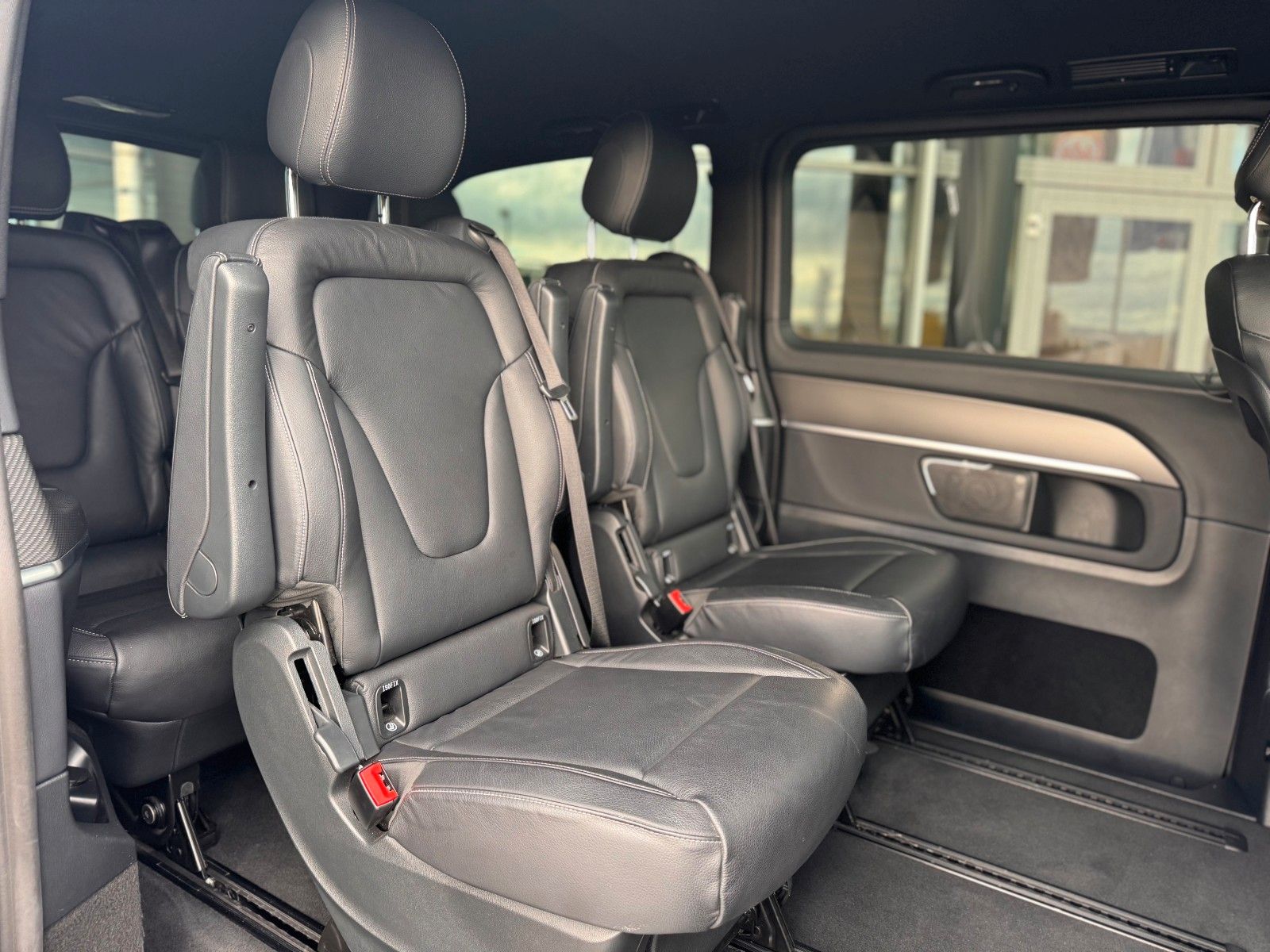 Fahrzeugabbildung Mercedes-Benz V 300 d AVA ED AMG AHK2,5to DISTRONIC