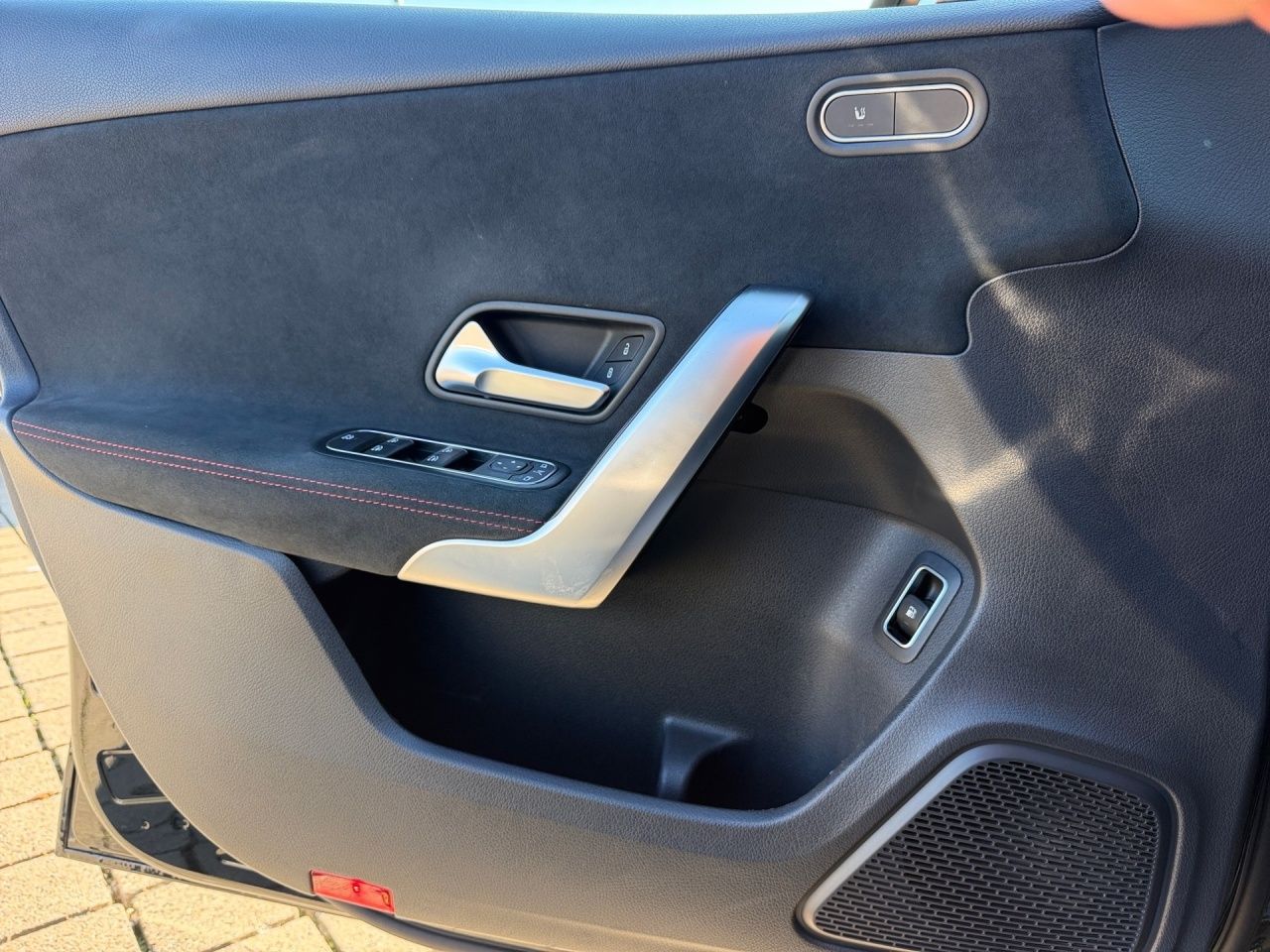 Fahrzeugabbildung Mercedes-Benz A 250 e Limousine AMG+NIGHT+MULTIBEAM+STNDHZ+++