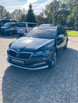 Skoda Superb Combi 2.0 TDI Scout 4x4 PANO AHK STHZ 360 - Skoda Superb: 3t