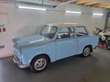Trabant 601 in Gletscherblau und weißem Dach - Trabant: Limousine