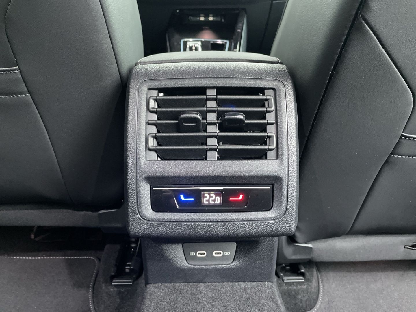 Golf Variant VIII R-Line 1.5 eTSI DSG AHK/Pano/H