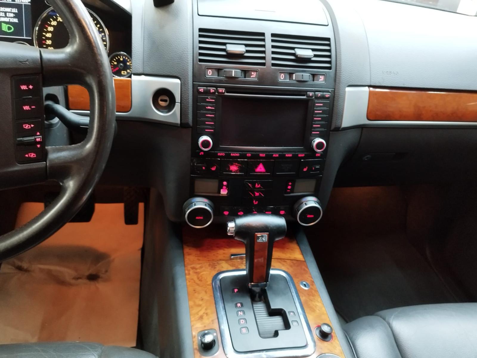 Volkswagen Touareg 2005 — photo 30