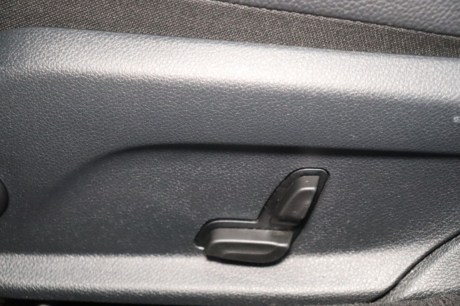 Fahrzeugabbildung Mercedes-Benz C 43 AMG 4Matic * Pano * LED * Parkassist.