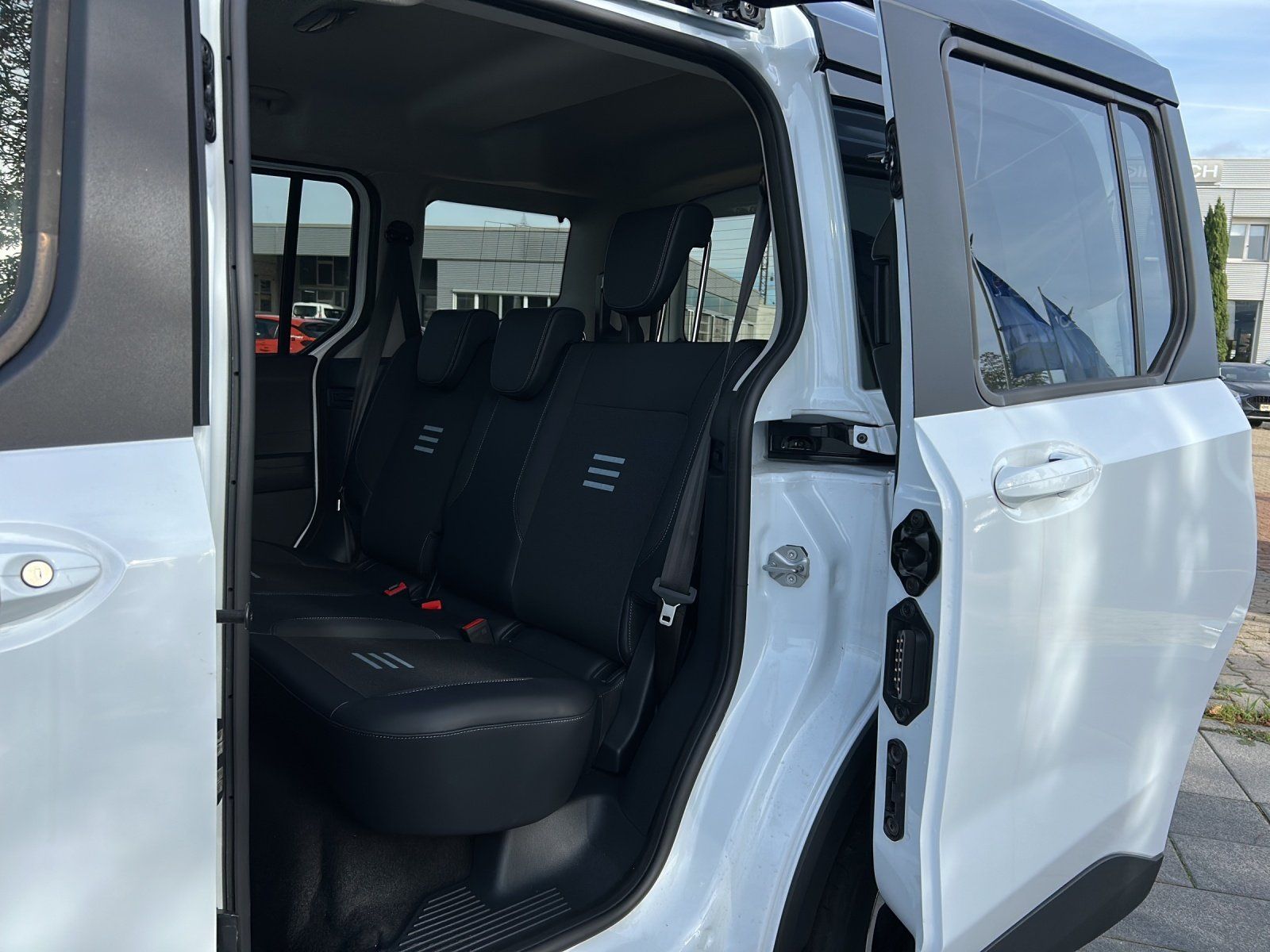 Fahrzeugabbildung Ford Tourneo Courier 1,0 Ecoboost Active