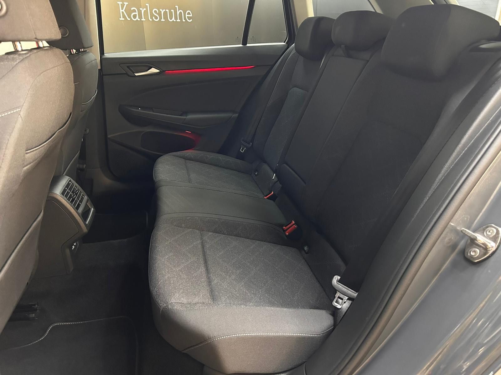 Fahrzeugabbildung Volkswagen Golf VIII Life 2,0TDI DSG VIRTU+LED+SHZ+NAVI+ACC