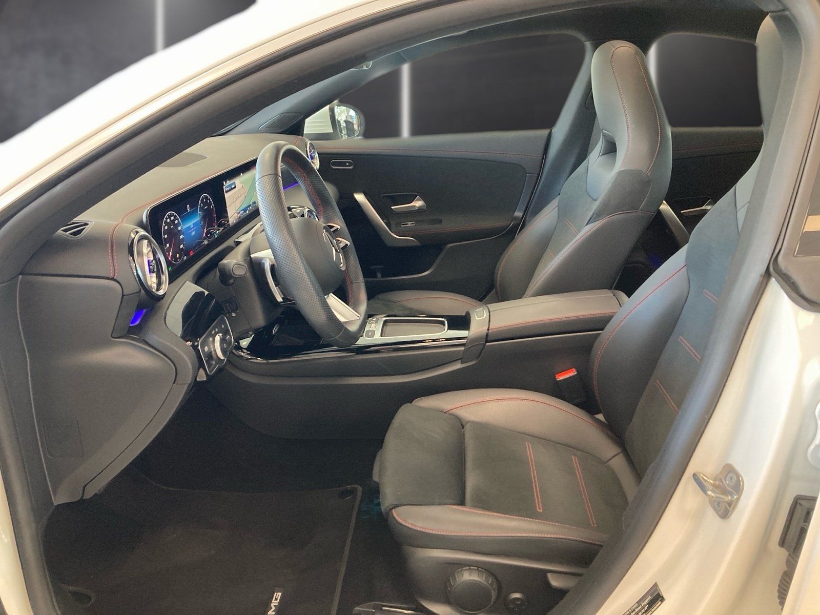 Fahrzeugabbildung Mercedes-Benz CLA 200 AMG Adv.*Pano*STDHZG*LED*Kamera*Carpaly*