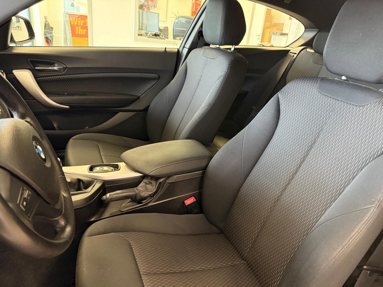 Fahrzeugabbildung BMW 116 i Limousine 3-trg. / SCHECKHEFT/ NUR 86.TKM