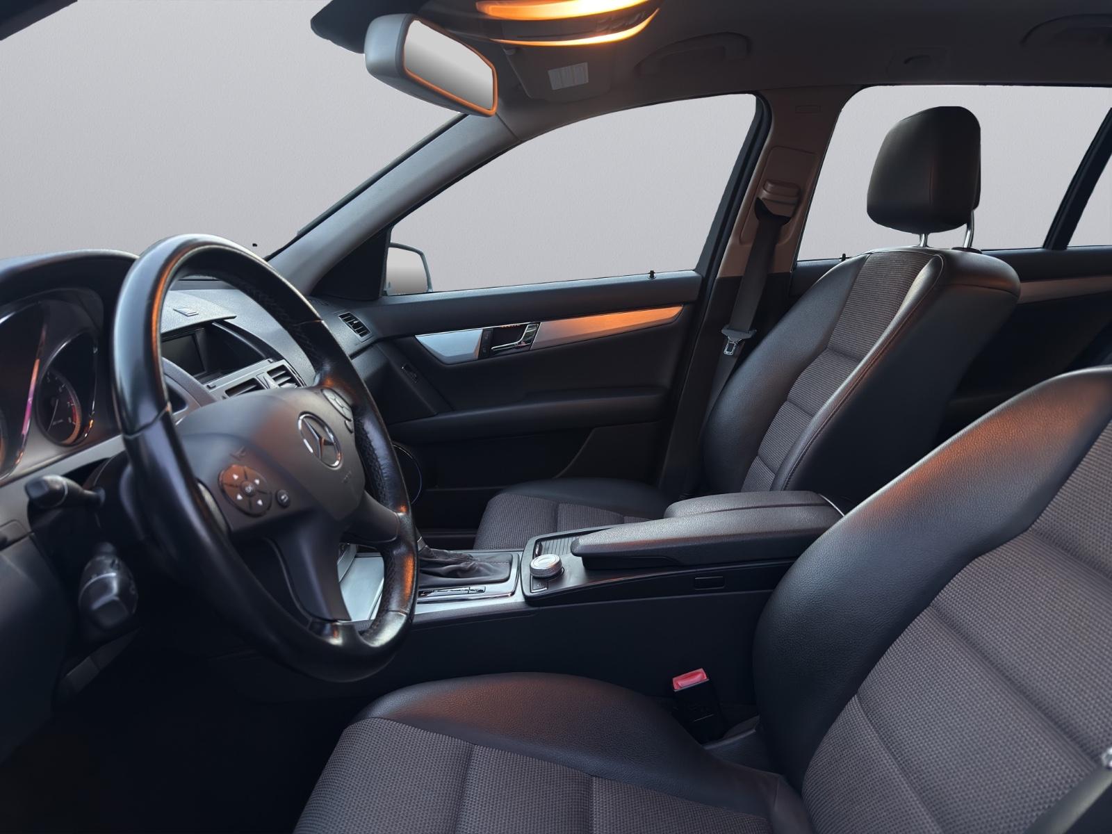 Mercedes-Benz C200 2009 — photo 15