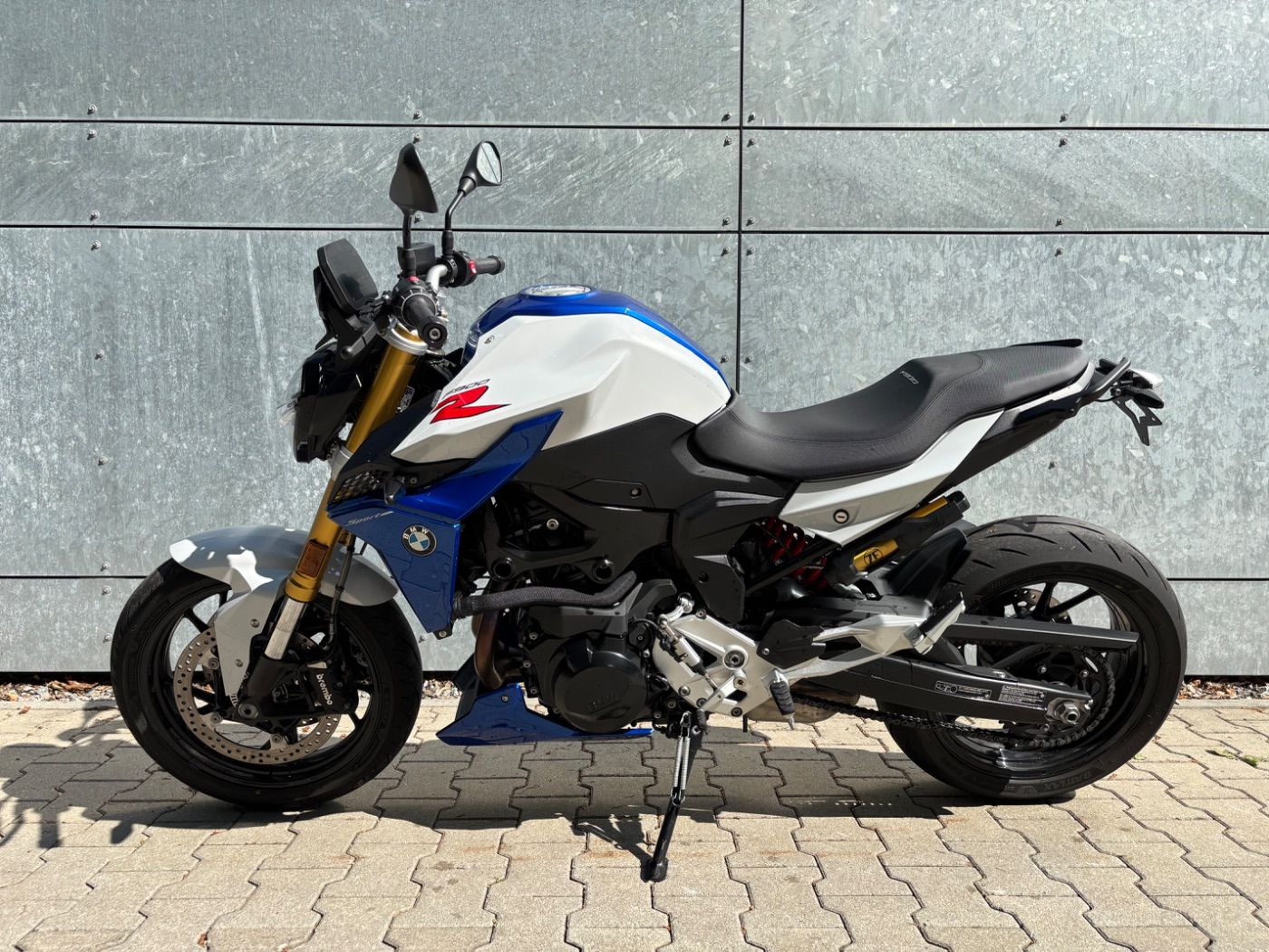 Fahrzeugabbildung BMW F 900 R A2 Style Sport 3 Pakete