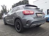 Mercedes-Benz GLA 220 AMG-Line Automatik *KLIMA*NAVI*PANO* - Mercedes-Benz GLA 220 mit Benzin-Antrieb: Automatik