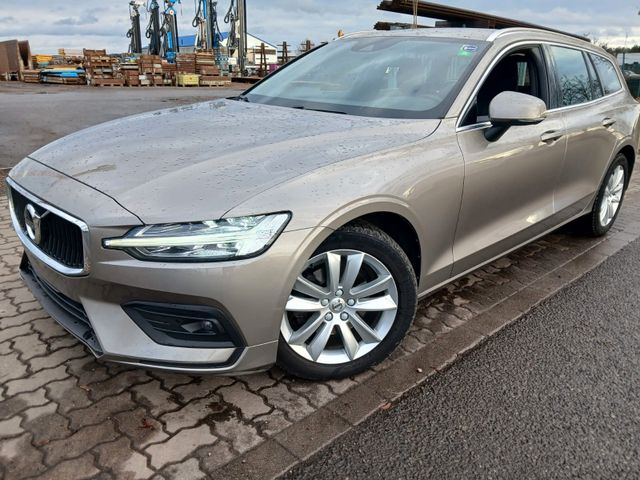 Volvo V60 Kombi MomentumPro 2.0D3 150PS/Cam/SzHz/Sport