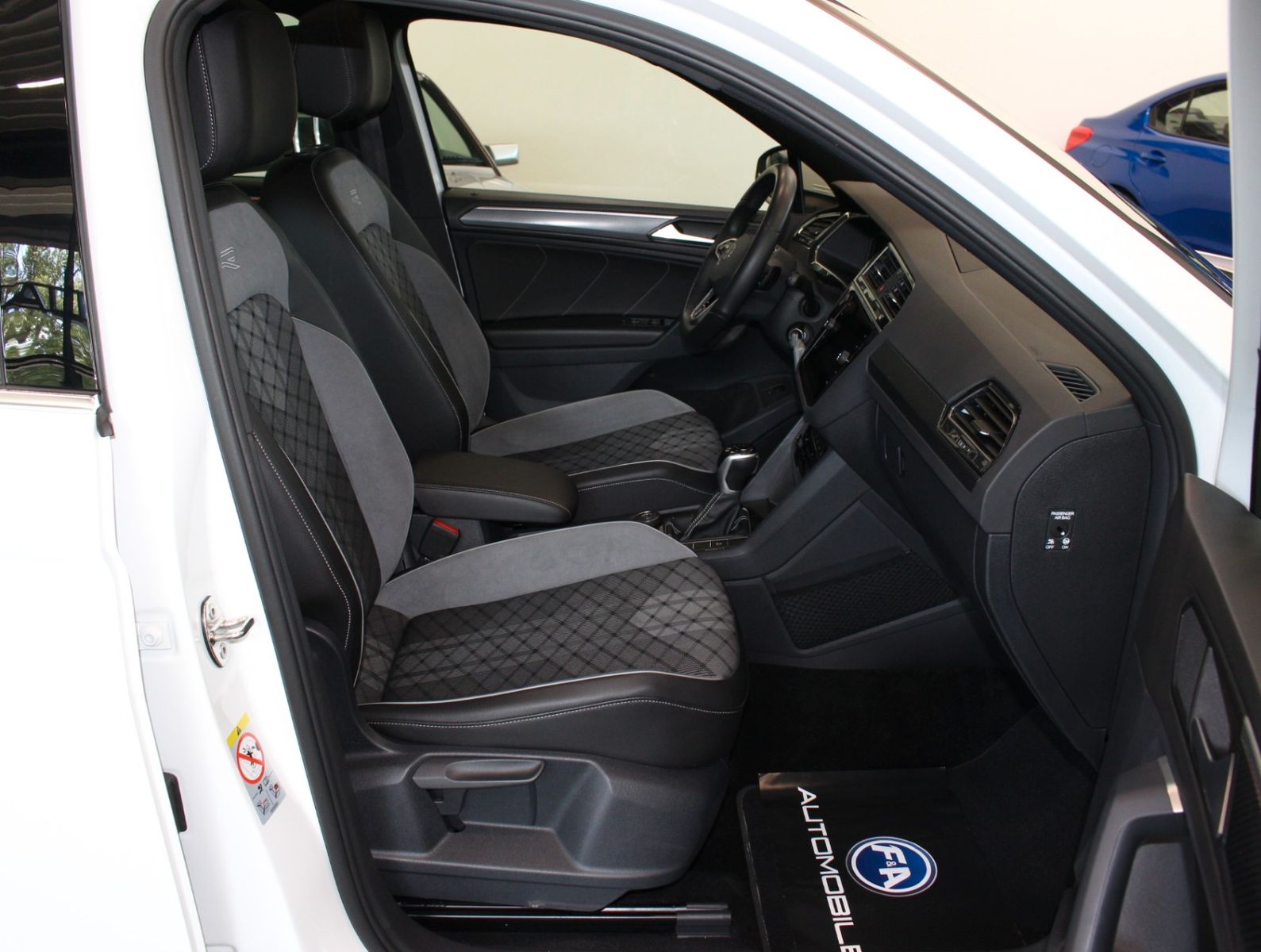 Fahrzeugabbildung Volkswagen Tiguan R-Line 4Motion 2.0 TDI*HUD*Matrix*e.AHK