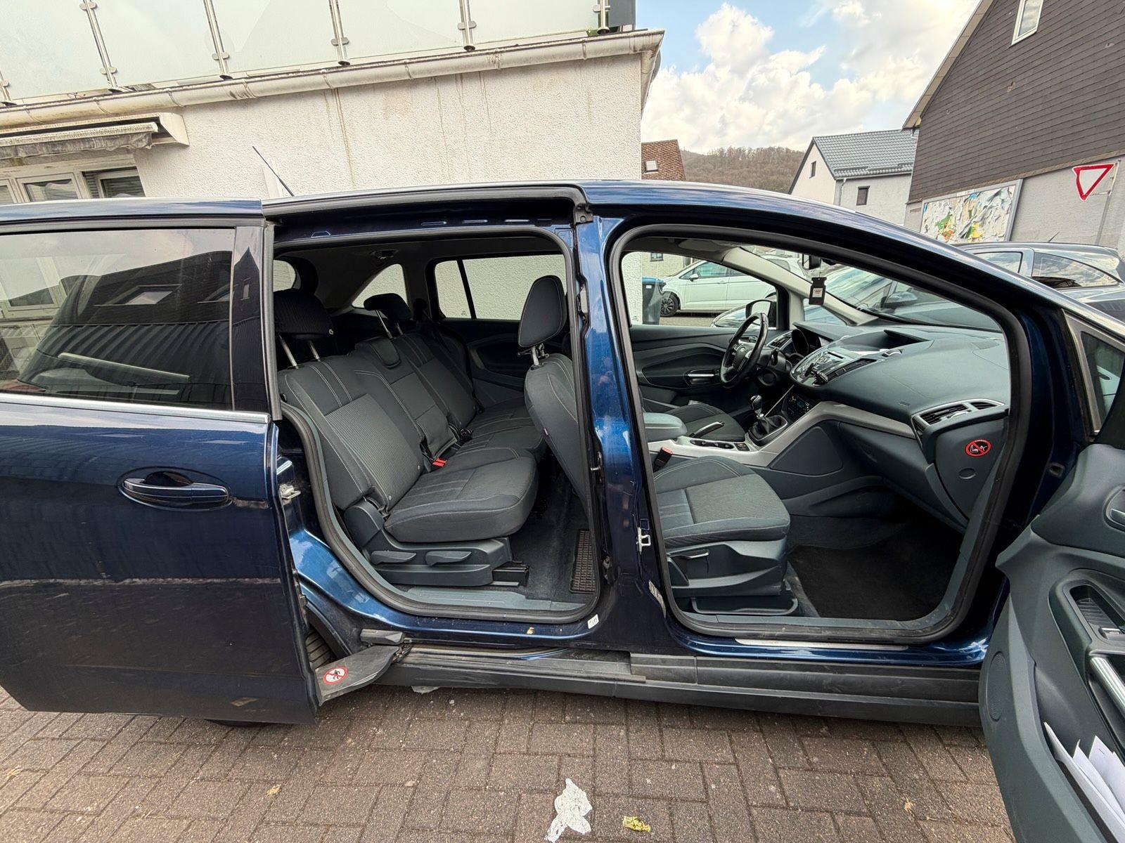 Ford Grand C-MAX 2011 — photo 8