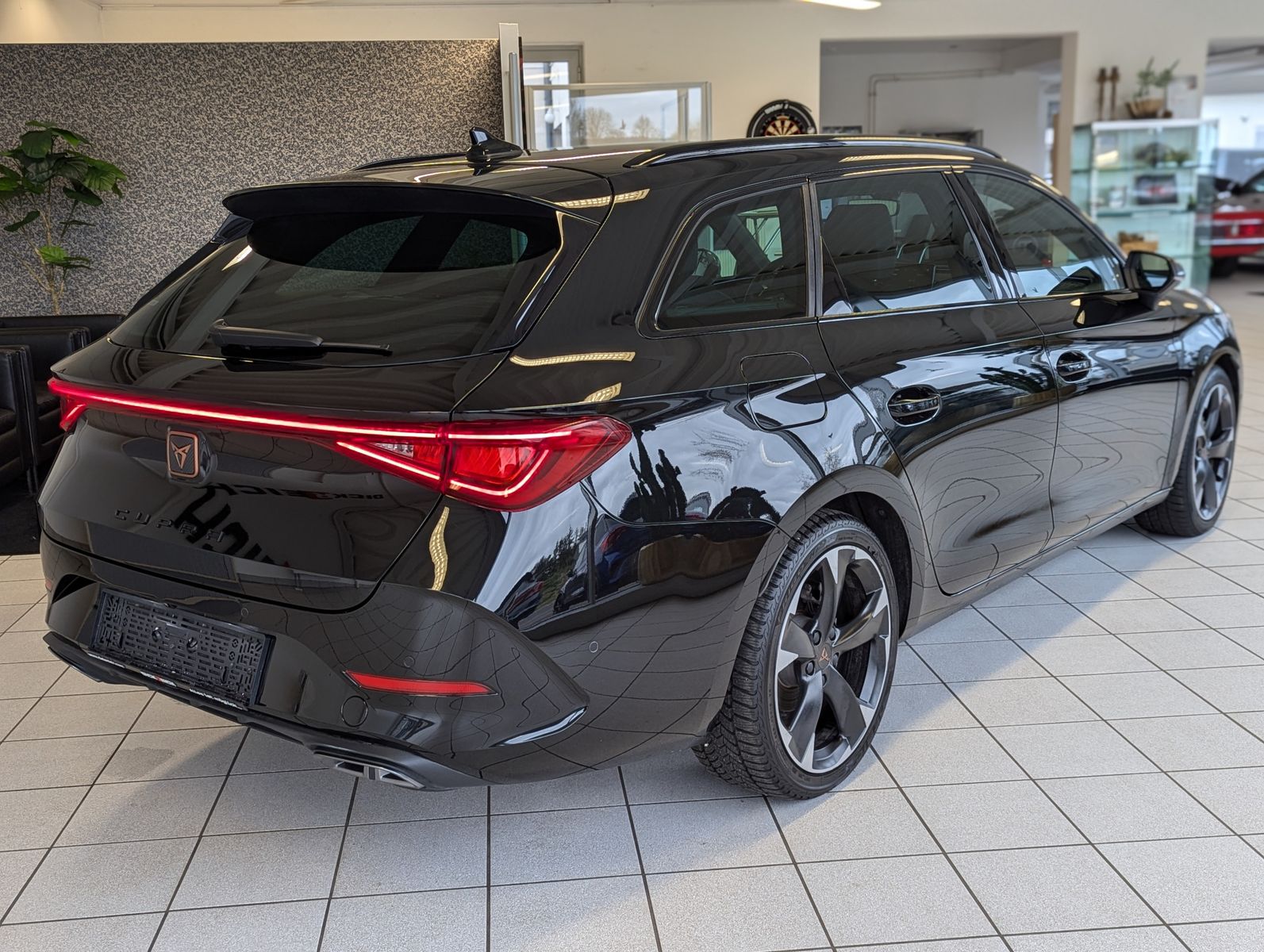 Fahrzeugabbildung CUPRA Leon 1.5eTSI DSG Matrix Cam Vision+ Full Link