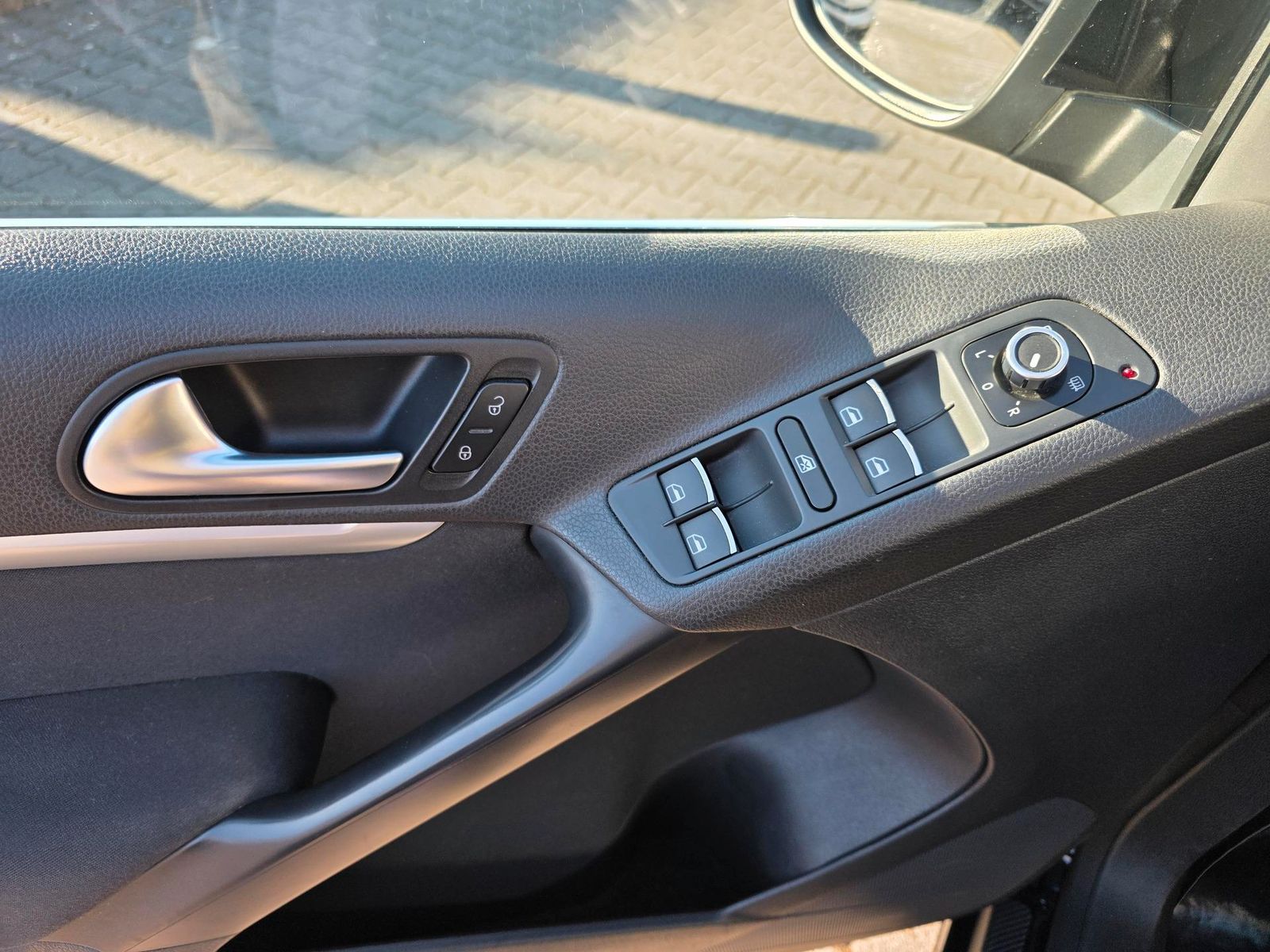 Fahrzeugabbildung Volkswagen Tiguan 2.0 TDI 4x4/Bi-Xenon/Navi/Pano/Ahk