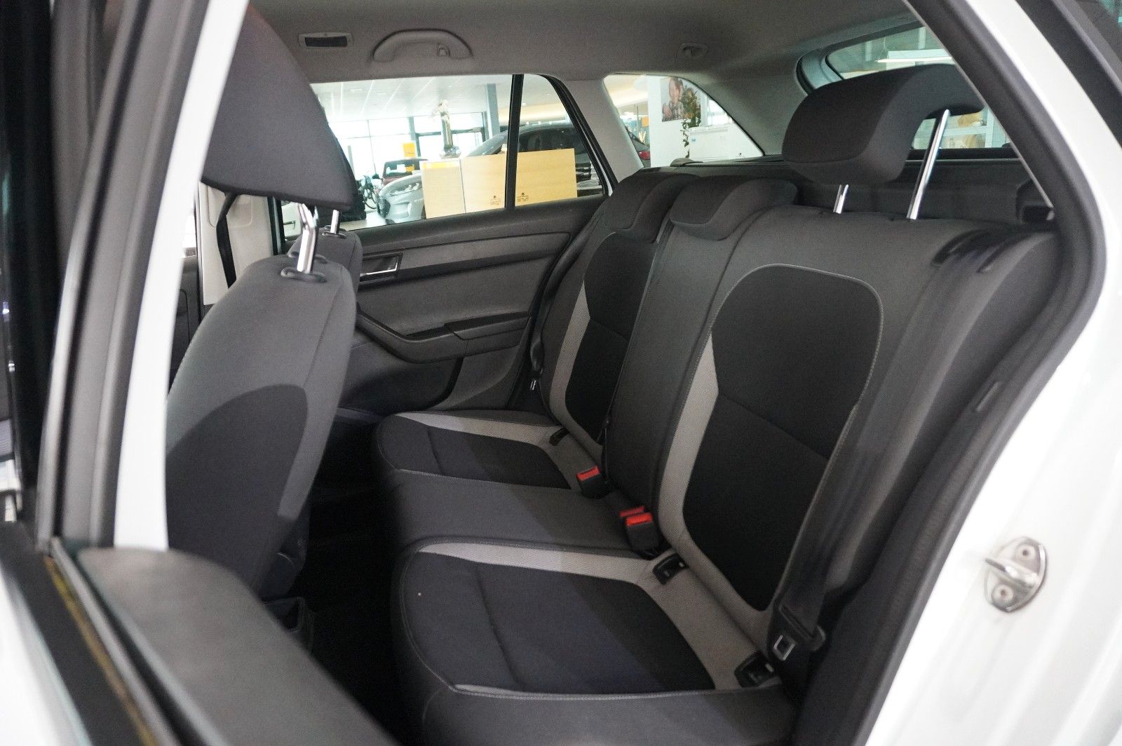 Fahrzeugabbildung SKODA Fabia Combi 1.4 TDI AMBITION DSG NAVI/LED/PDC