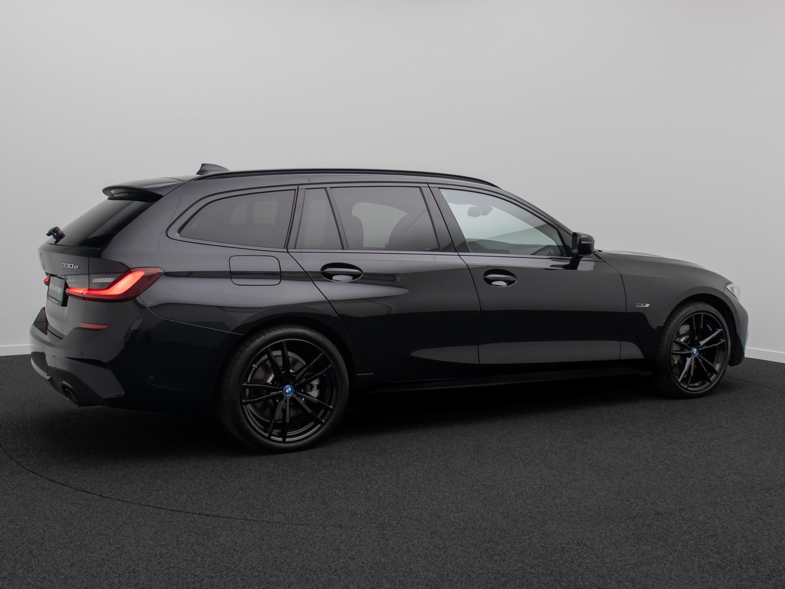 Fahrzeugabbildung BMW 330e M Sport DAB HiFi Laser HUD Panorama AHK 19"