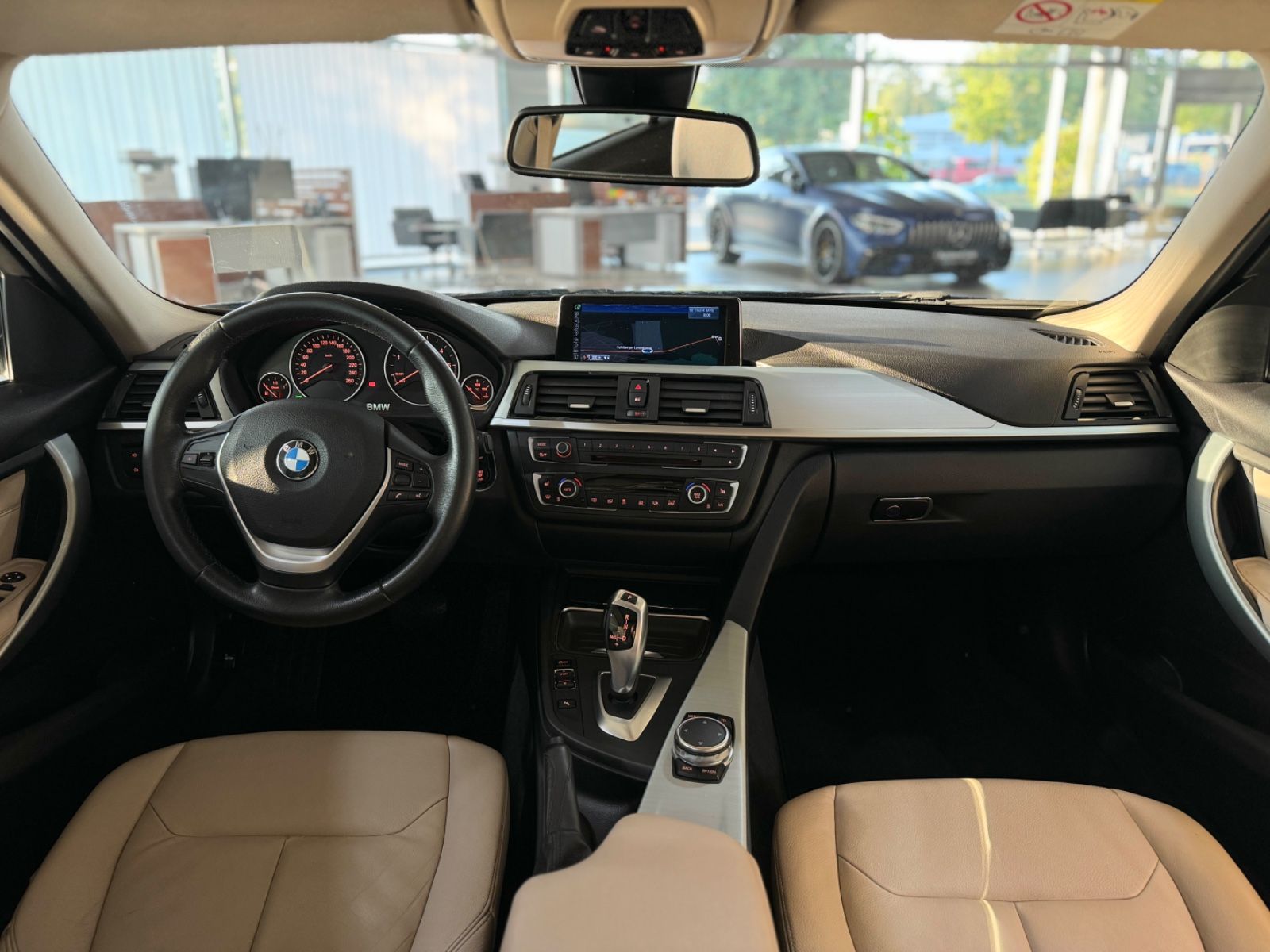 Fahrzeugabbildung BMW 320d Modern Line Panorama Kamera HUD Komfort