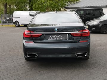 BMW 750 - 7