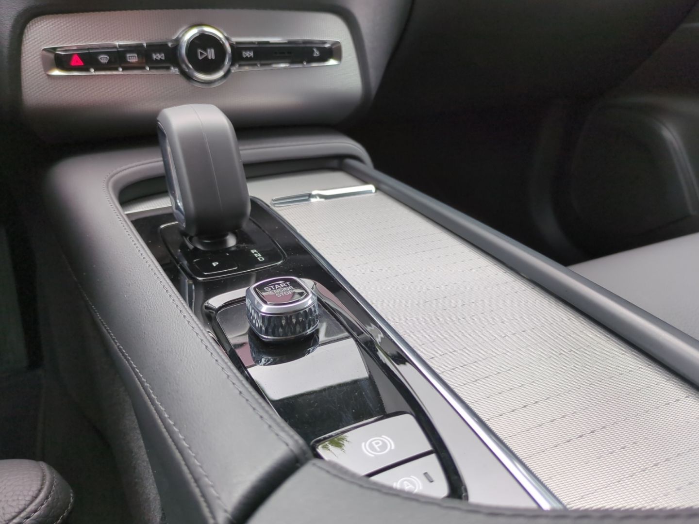 Volvo XC90 Core Recharge Plug-In Hybrid AWD 7-Sitzer S foto 24