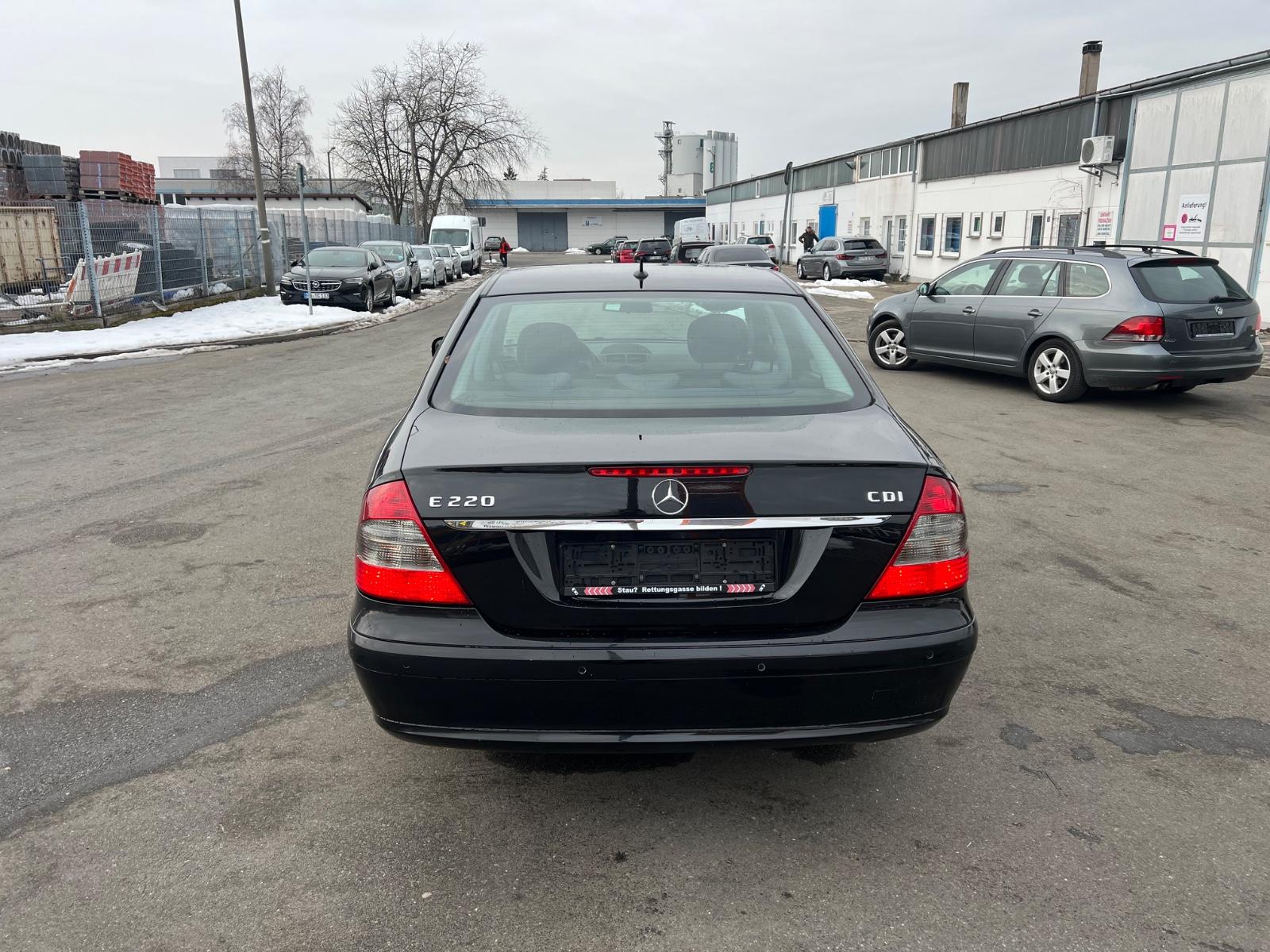 Mercedes-Benz E 220 Limousine Automatik Navi