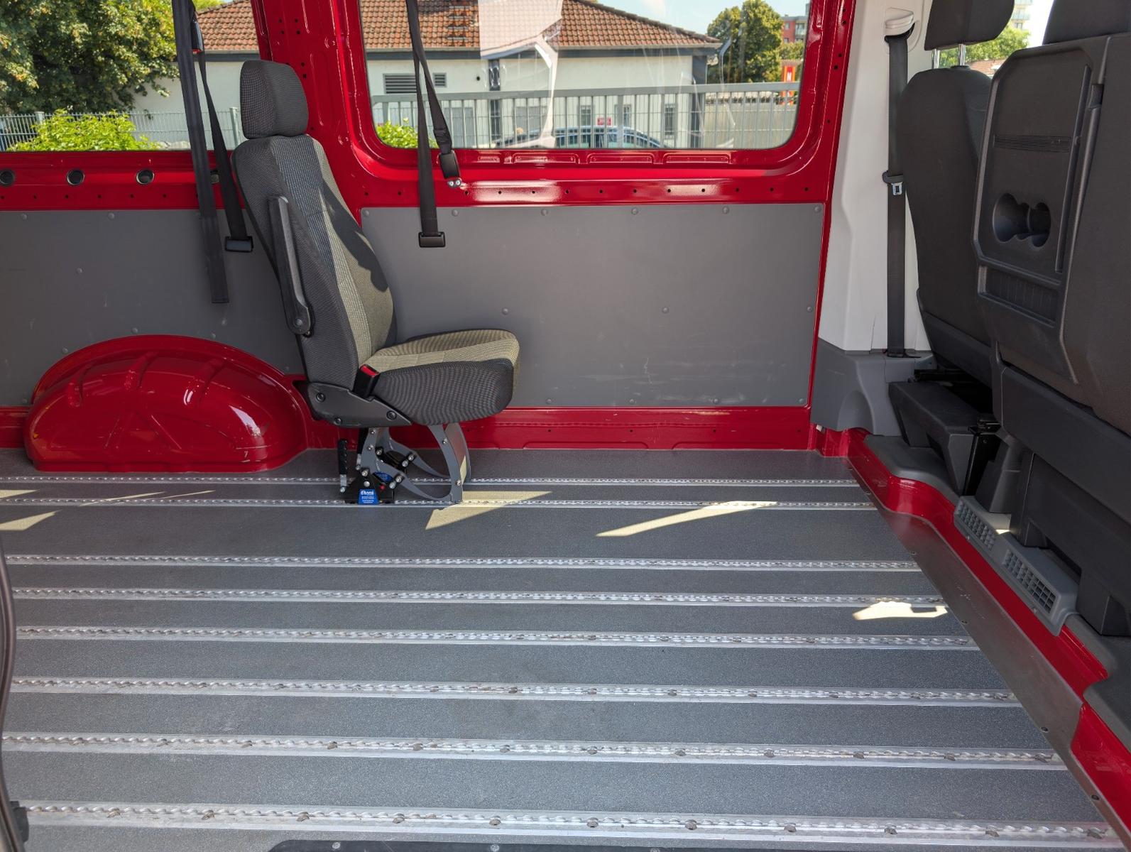 Volkswagen Crafter 35 TDI Kombi Lift Rollstuhltransport, миниатюра 11