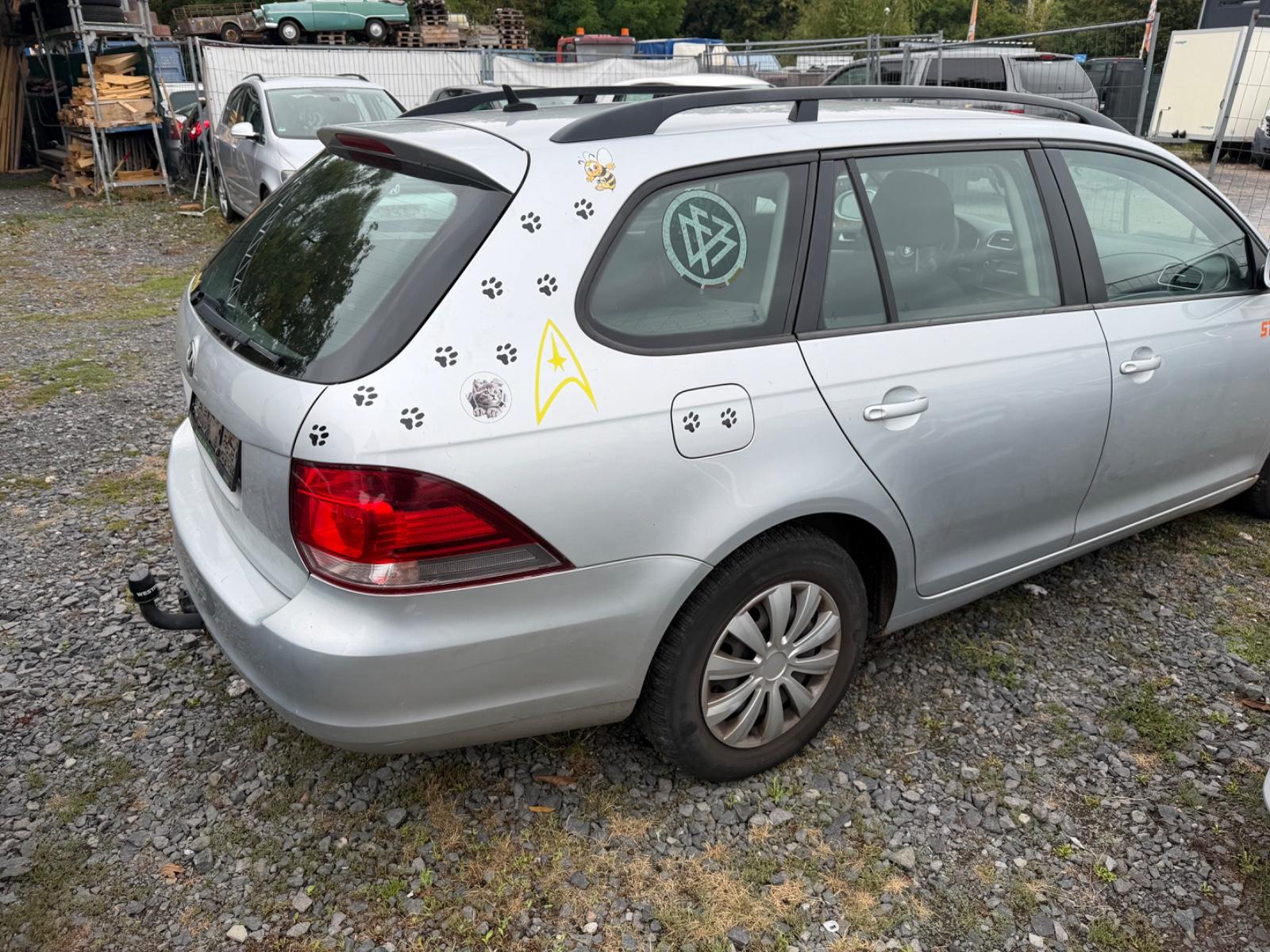 Volkswagen Golf 2011 — engine 1.598 cm³, 105 HP (77kW)