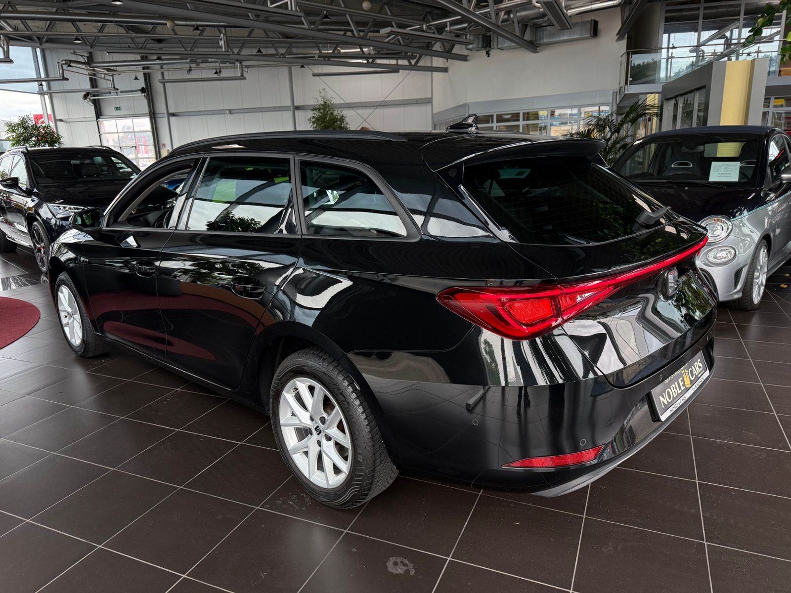 Fahrzeugabbildung SEAT Leon Sportstourer Style LED NAVI ALU