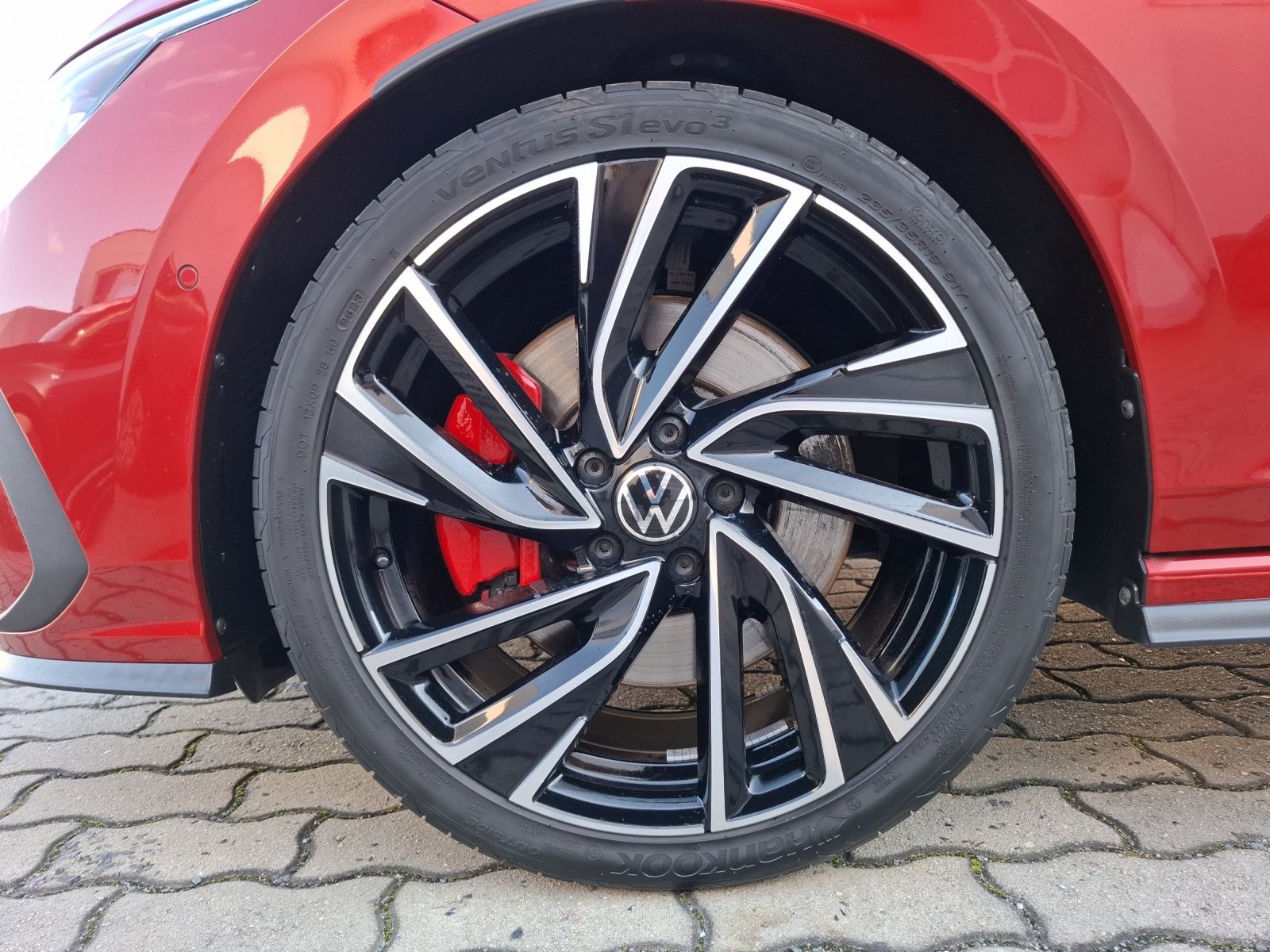 Fahrzeugabbildung Volkswagen Golf VIII GTI DSG LED Navi AID ACC RFK SH 19"