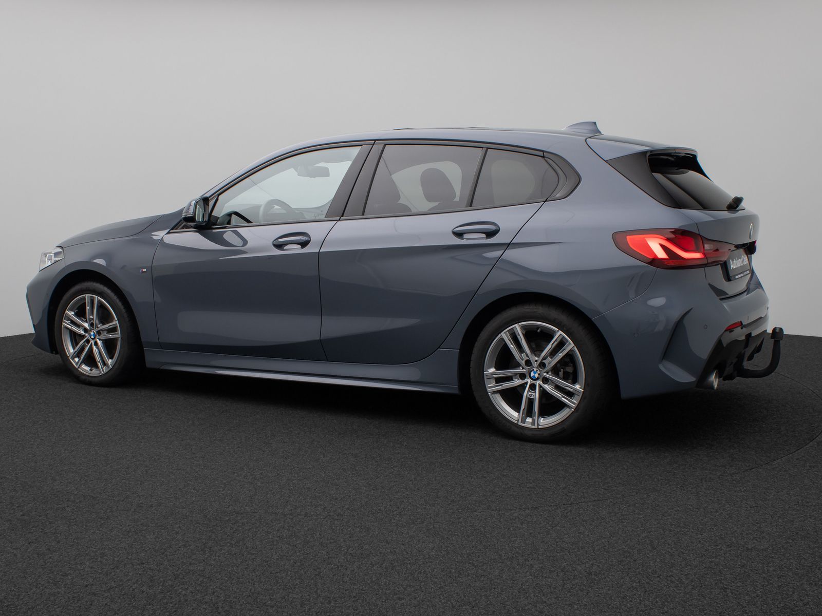 Fahrzeugabbildung BMW 118i M Sport Panorama Kamera HUD DAB H/K Komfort