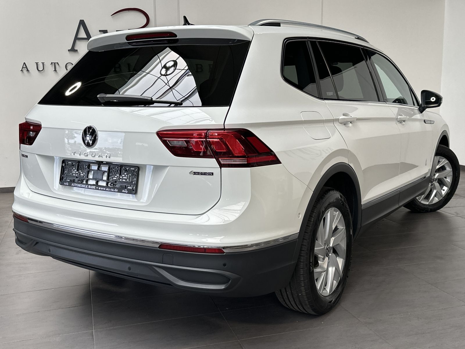 Fahrzeugabbildung Volkswagen Tiguan Allspace Life 4Motion NAV+LED+ACC+360°+VC