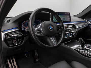 Fahrzeugabbildung BMW 520d M Sport Kamera DAB HiFi M Sportfahrwerk LED