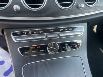 Mercedes E 220 - 11