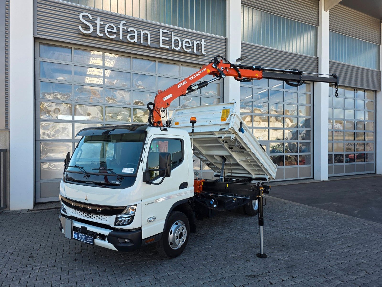 Fahrzeugabbildung Mitsubishi Fuso Canter 7C18 KK Atlas 57.3RC-A2 Funk AHK