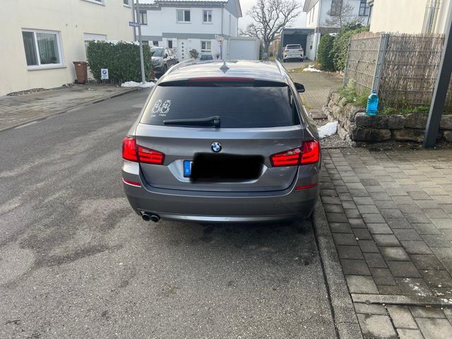 BMW 520d Touring, Panorama, AHK,  Automati...