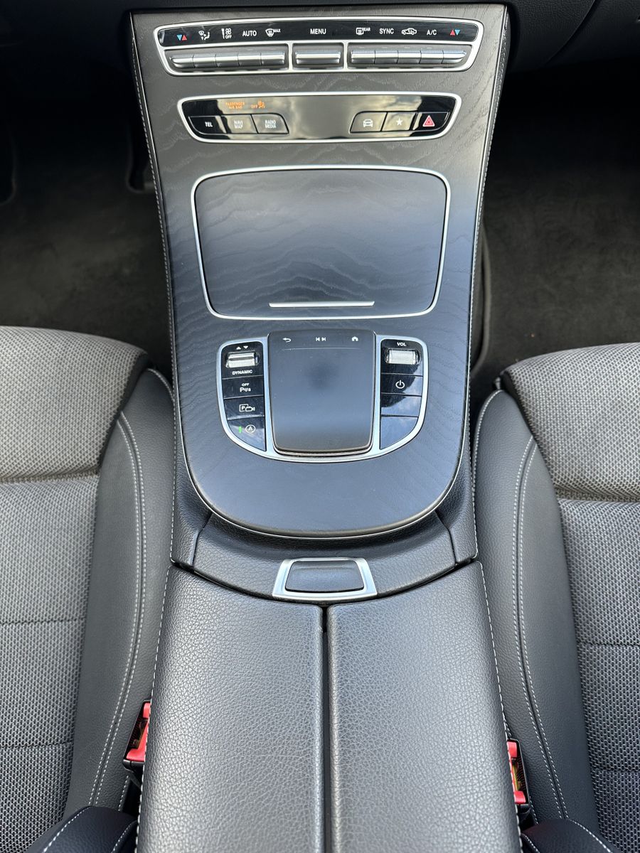 Fahrzeugabbildung Mercedes-Benz E 220d Avantgarde NIGHT-PAKET+KAMERA+WIDE+PANORA