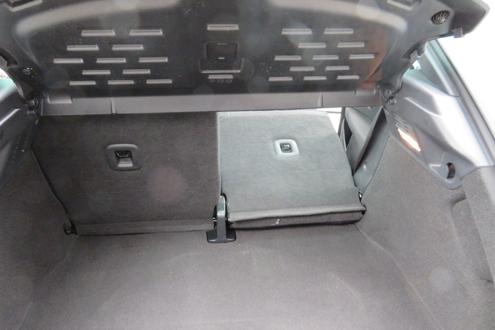 Fahrzeugabbildung Volkswagen Beetle Lim. Club XENON NAVI APP-CONNECT PDC 18`